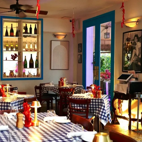 Interior del restaurante corallo en miami beach