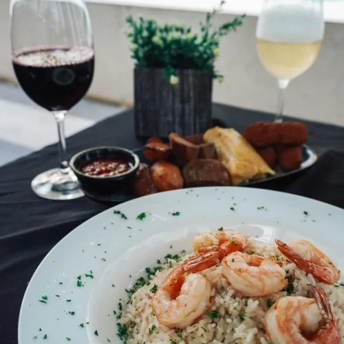Platillo de arroz con camarones restaurant sola