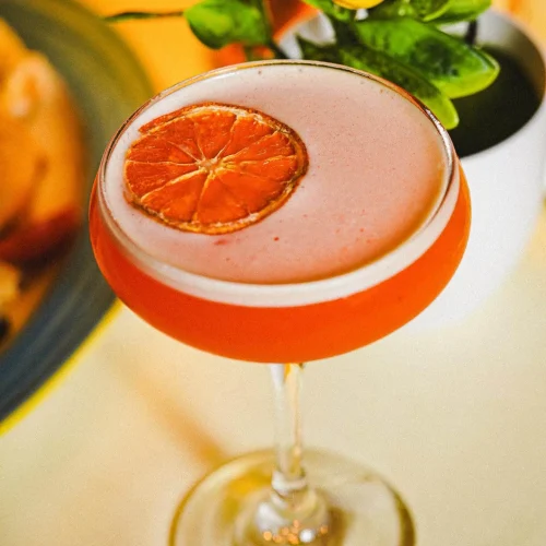 Cóctel bebida preparada en osteria positano miami beach