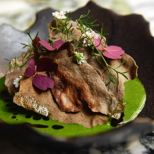 Platillo gourmet del restaurante quintonil méxico