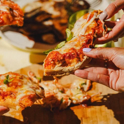 Pizza artesanal italiana en el restaurante osteria positano en miami beach