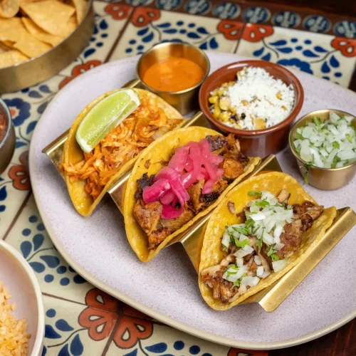 Tacos mexicanos en tequiztlan en miami beach